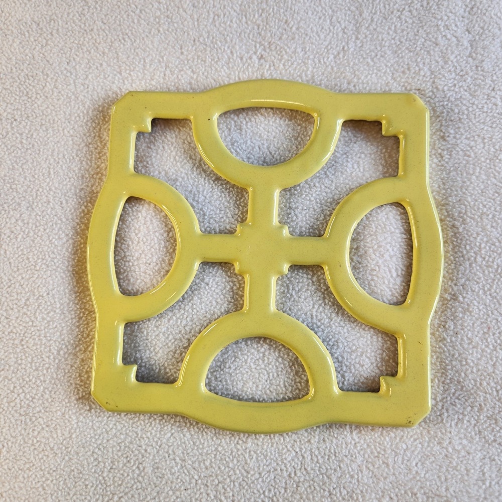 DESCOWARE Enamel Cast Iron Trivet Yellow‎ Belgium MCM VTG 1950's RARE